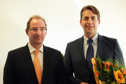 Ernennung Prof. Kröger: Hochschulpräsident Dr. Oliver Herrmann (links) und Professor Robin Kröger bei seiner Ernennung