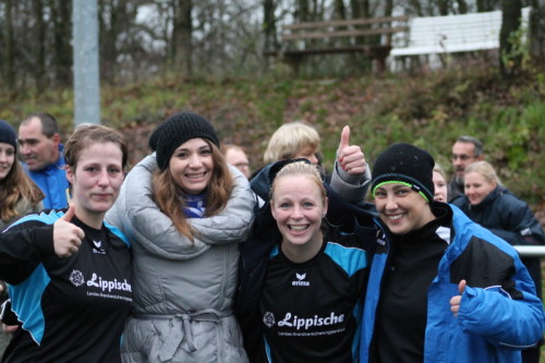 Lauter glückliche Gesichter: von links: Jenni Friedel, die langzeitverletzte Sarah Tiemann und Sarah und Rabea Einhorn