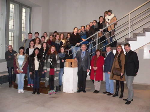 Gruppe französischer Studierender wird von Bürgermeister Dr. Reiner Austermann im Rathaus empfangen