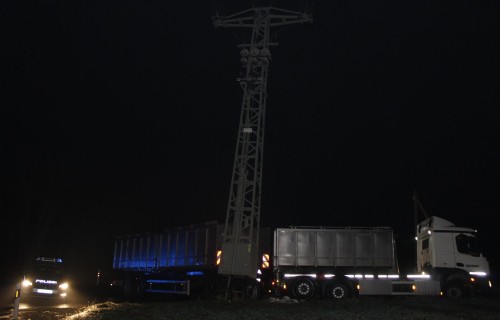 07_01_2016lkw_strommast