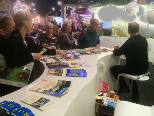 Gut besucht: Die Informationen am Messestand der lippischen Partner auf der Vakantiebeurs in Holland werden von den Besuchern gerne mitgenommen