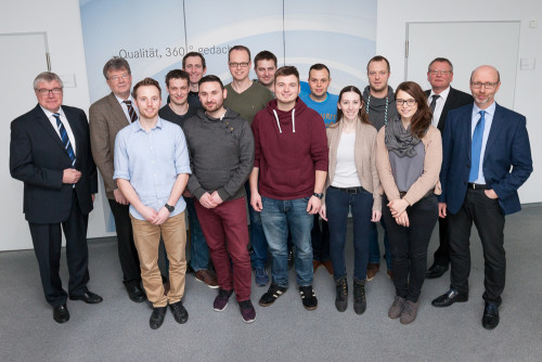 Personen auf dem Foto von links nach rechts:  Reinhard Hölscher, Geschäftsführer Gebr. Brasseler Dr. Bernd Helbich, Geschäftsführer Mach 2 Cüneyt Kurt Sven Nolte Alexander Redekop Ömer Cakir Jakob Heidebrecht Jan Neufeld Florian Sauerländer Dietrich Krahn Corinna Jürgensmeier Christoph Dahmen Julia Priefer Axel Redeker, Personalleiter Dietmar Reilard, Personalentwicklung