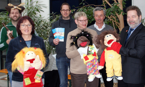 v.l.: Florian Edler alias Pirat BackenBartBernd (Künstler), Renate Dalbke (Sponsor Stadtwerke Lemgo), Heiko Marx (Veranstaltungsleiter Lemgo Marketing), Brigitte Spethmann-Heitlage (Vorstand Lemgo Marketing), Wolfgang Jäger (Geschäftsführer Lemgo Marketing), Ralf Fuhrmann (Sponsor Sparkasse Lemgo)