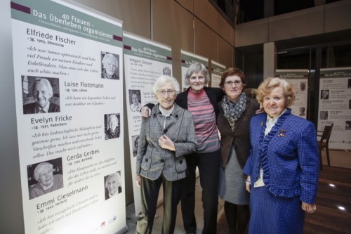 „ © Reiner Zensen, Fotograf“ v.l.n.r. Irmgard Glöckner, Lucie Göhlsdorf, Britta Haßelmann und Ilse Finkeldey
