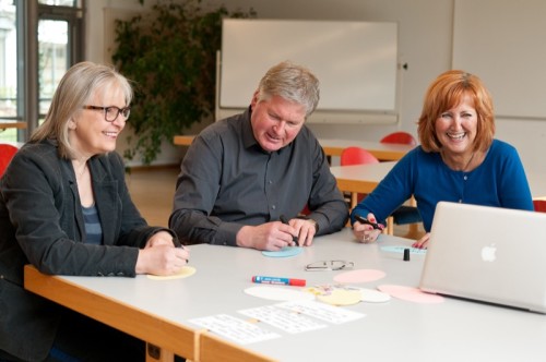 Mit Spaß bei der Sache: Die Studierenden des Europäischen Zentrums für universitäre Studien der Senioren OWL.