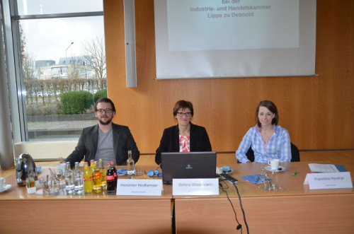 v. l.: Alexander Heidkemper (HZA Bielefeld), Bettina Wiedemann (IHK), Franziska Havergo (ZA Lemgo) Foto: IHK Lippe 