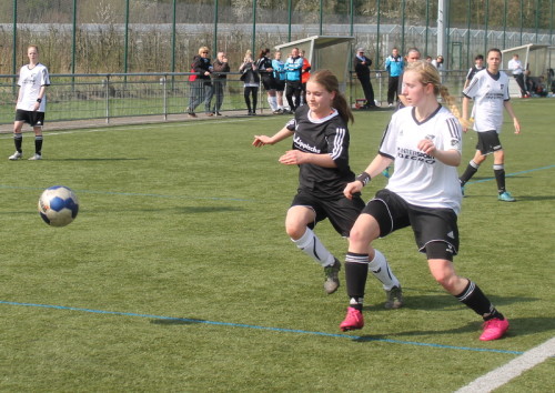 FC-Youngster Charlotte Meier: mit 16 schon mit toller Technik und Überblick, sowie einem Scorerpunkt mit der Vorlage zum 1-0