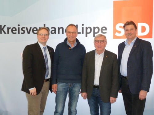 Foto (v.l.): Dr. Dennis Maelzer (MdL), Geschäftsführer des KSB Jobst Kuhlmann, Präsident des Kreissportbundes Wilfried Starke und Jürgen Berghahn (MdL)