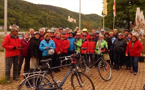 die Gruppe am Rheinufer unterhalb Schloß Stolzenfels in Lahnstein