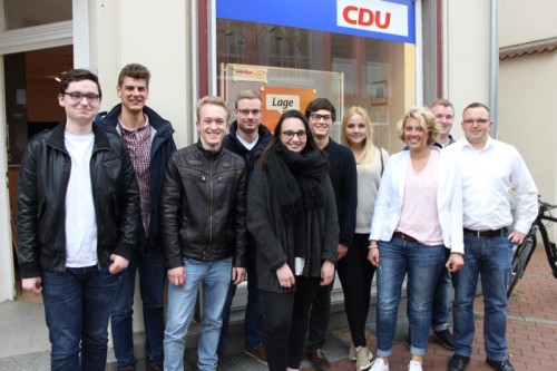 Das Foto zeigt (v.li.) Tim Matthies, Gian Luca Koss, Alexander Ijewski, Hendrik Beinke, Sonja Altekrüger, Julian Dukart, Viola Töws, Marina Tschritter, Chris Steinmeier und Frederik Topp. 