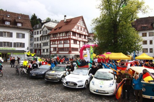 Teams aus vielen Nationen mit ganz unterschiedlichen Modellen: Die WAVE-Trophy beweist, dass E-Fahrzeuge sowohl klimaneutral als auch sportlich sein können. 