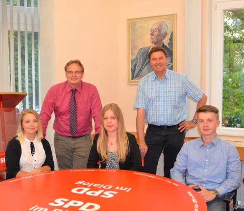 Foto (v.l.): Hannah Fitzner, Dr. Dennis Maelzer, Charlotte Harbarth, Jürgen Berghahn und Felix Wilke