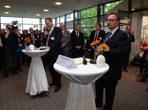 Eröffneten gemeinsam das krz Forum 2016 (v.l.): Verbandsvorsteher Dieter Blume (Bürgermeister Petershagen) und Geschäftsführer Reinhold Harnisch (Foto: krz)