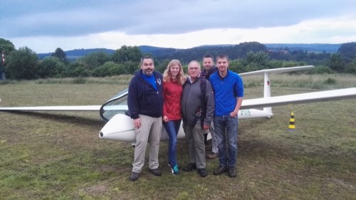 vl. Walter Albert (Vorsitzender LSG), Nicole Büker (Geschäftsstellenleiterin Blomberg Marketing), Oskar Wnendt (Vorsitzender Blomberger Marketing), Robert Steinweg (Fluglehrer LSG), Marek Eichhorn (Referent Segelflug LSG)