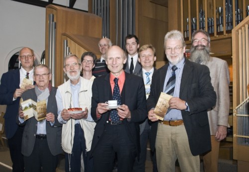 Von links nach rechts: Dirk Hauptmeier (Superintendent Kirchenkreis Nord, Kirche Donop), Friedrich Brakemeier (Vorsitzender Lippischer Heimatbund), Dorothea Beukelmann (HV Voßheide), Friedhelm Nachtigall (Pfarrer in Helpup), Johannes Pöld (Organist Detmold), Gerhard Grote (Kirchenältester Helpup), Vikar Dr. Sven Lesemann (Kirche Lockhausen), Pfarrer Dietmar Leweke (Kirche Falkenhagen), Pastor Thorsten Rosenau (Kirche Talle) sowie Michael Stadermann (Landeskirche und Präses der Landessynode).