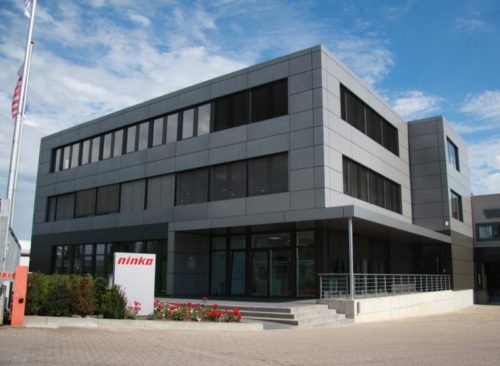 Energieeffizienter Neubau für Produktausstellung und Verwaltung von Ninkaplast – rund 1.000 m2 Nutzfläche für Kommunikation, Inspiration und Management