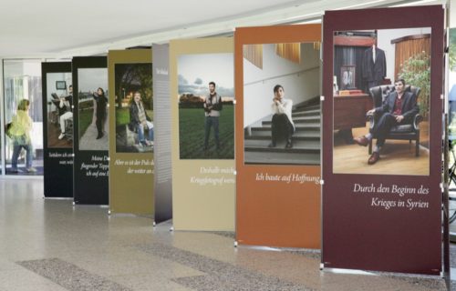 053_PM_AusstellungFluechtlinge_250816-Stellwaende