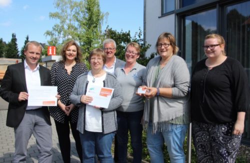 Unterstützung für die Helfer: Kalletals Bürgermeister Ma-rio Hecker, Martina Roche, Integrationsbeauftragte der Ge-meinde Extertal, Extertals Bürgermeisterin Monika Rehmert, Wolfgang Peters (KI), Alexandra Steeger (Leiterin des KI), Iris Schön, Vorsitzende des Vereins „Gemeinsam im Kalletal“, sowie Anne-Kathrin Edler, Sozialarbeiterin der Gemeinde Kalletal (von links).