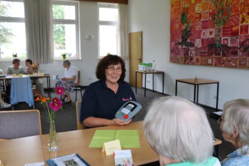 Sicher leben im eigenen Zuhause – Gaby Nordahl erklärt, wie der Hausnotruf funktioniert