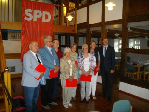 Auf dem Photo von links: Johannes Bentler, Rudolf Pörtner, Heinrich Steffensmeier, Gudrun Reuter, Heidemarie Schmidt, Ursel Krüger, Ingrid Sander und Jürgen Berghahn