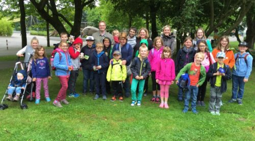 Von Detmold nach Münster: Mit den Falken Lippe fuhren zahlreiche Kinder und einige Eltern in den Zoo.