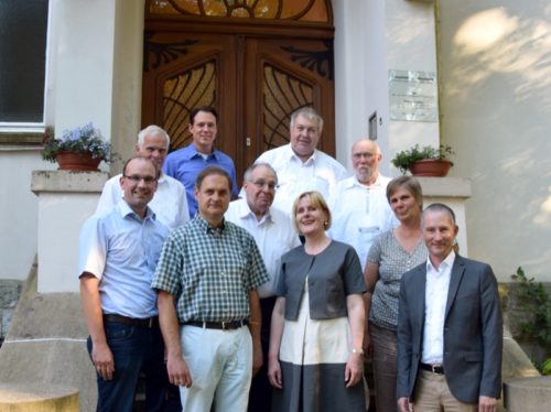 Auf dem Foto vor dem Felsenmeermuseum (von links): Holm Diekenbrock, Gerhard Stauff, Peter-David Friedrich, Arne Hermann Stopsack, Heinz Dingerdissen, Martin Koke, Dr. Ulrike Gilhaus, Hans-Jürgen Großmann, Eva Thielen und Stephen Paul.