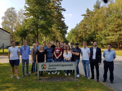 Auf dem Foto: Die Jungen Liberalen OWL mit MdL Marc Lürbke (2. von rechts). 