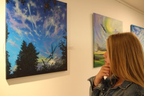 Bilder mit viel Liebe zum Detail: Die Ausstellung mit Werken von Wolfgang Rose im Detmolder Kreishaus wird verlängert.