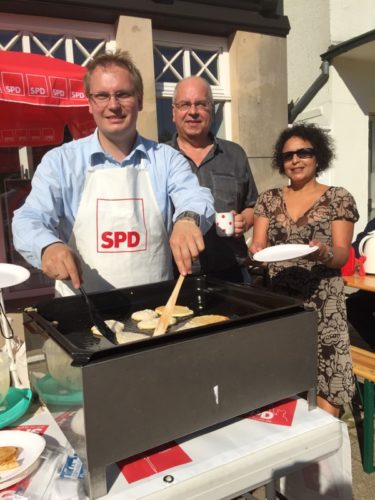 Auf dem Foto von links: Dr. Dennis Maelzer, MdL, Ralf Leßmann, Samira Block