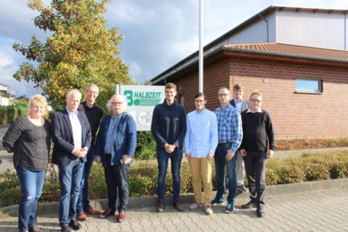 Das Foto zeigt einige Seminarteilnehmer zusammen mit dem Referenten (v.li.): Christine Seidel, Norbert Burzlaff, Axel Meckelmann, Horst Grumich, Gian Luca Koß, Julian Dukart, Michael Berg, Michael Biermann und Friedrich Wehmeier.