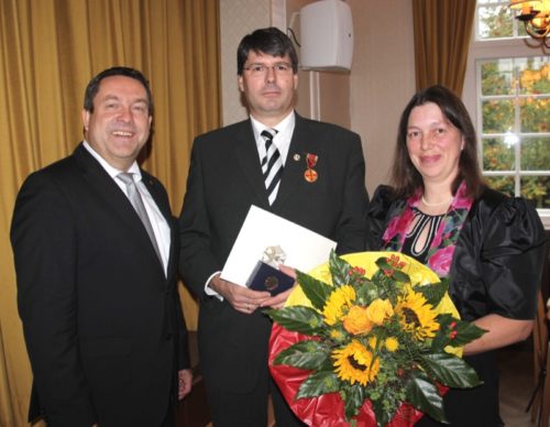 (v.l.)  Landrat Dr. Axel Lehmann, Stephan Grigat mit seiner Frau, Judith Grigat. 