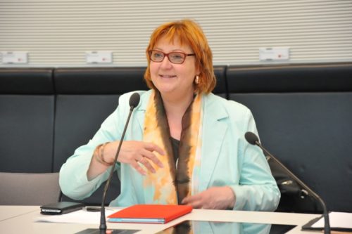 „Mit der Flexi-Rente ermöglichen wir den schrittweisen Ausstieg aus dem Beruf und stellen sicher, dass Prävention und Rehabiliation nicht zu kurz kommen“: die SPD-Bundestagsabgeordnete Petra Rode-Bosse.