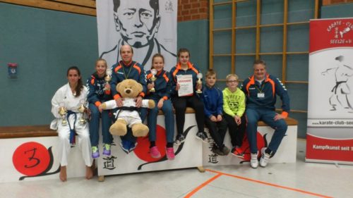 (v.l.): Miriam Wall, Angelina Krüger, Dennis Dreimann, Celine Dux, Leyla Ülgen, Leonard Tschierschke, Collin Dux und Stefan Krause.