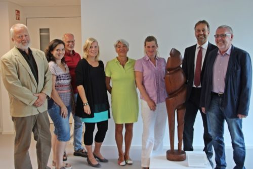 Verabschiedeten Jochen Pilz (1. von links) und Rolf-Dieter Morgenthal (1. von rechts) in den wohlverdienten Ruhestand: Monika Schindler, Dr. Berhold Gomm (Bildungsbüro Kreis Lippe), Lena Schwanold, Annemarie Grunert, Kathrin Engler und Markus Rempe (von links).