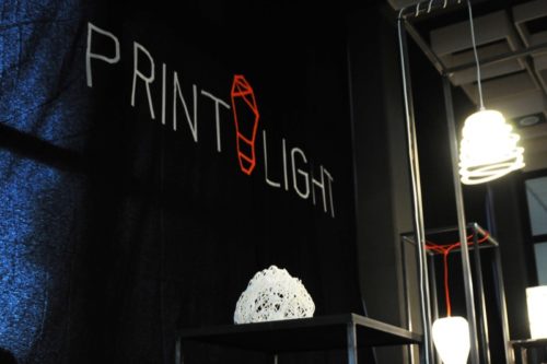 In der Ausstellung werden aktuelle Trends im 3D-Druck vorgestellt – wie diese gedruckten Lampenschirme. Ein interdisziplinäres Produkt der Fachbereiche Produktion und Wirtschaft und Detmolder Schule für Architektur und Innenarchitektur.   Foto: Christina Mühlenkamp, Copyright: Hochschule OWL 