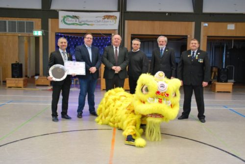 Auf dem Bild sind von links : Sergej Merten, Benjamin Kramer, Heinrich Zertik, Roland Thomas, Roland Czerni und Alexander Raduncev (und Chinesischer Löwe)