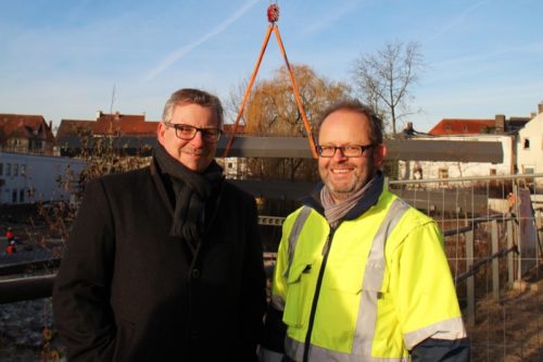 Auf dem Bild sehen Sie links Thomas Lammering, technischer Beigeordneter der Stadt Detmold, und Detlef Wehrmann, Projektleiter seitens der Stadt Detmold.