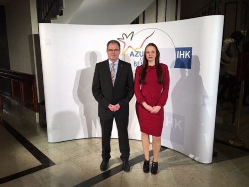 Meike Andretzky bei der Bundesbestenehrung in Berlin gemeinsam mit IHK-Geschäftsführer Michael Wennemann.