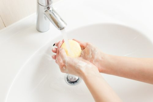 Regelmäßiges Händewaschen ist eine einfache, aber effektive Hygienemaßnahme. Foto: AOK/hfr.