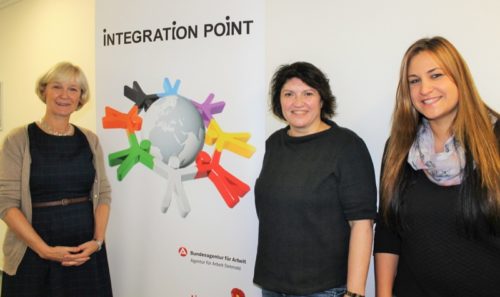 Foto (v.l.) Elke Pella (Teamleitung / Integrationpoint), Ellen Stock (SPD-Kreisvorsitzende), Selen Saner (Mitarbeiterin / Integrationpoint)