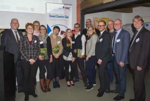 Michael Stolte (GfW Höxter), Heidrun Wuttke (GfW Höxter), Steffen Hess (Fraunhofer IESE), Lina Polom (CiMa), Eileen Wagner (Open Knowledge Foundation Germany e.V.), Thekla Merfort (Kreis Lippe), Hannes Jähnert (freiberuflicher Berater), Dr. Axel Häusler (HS OWL), Ann-Kathrin Habighorst, Jörg Düning-Gast (Verwaltungsvorstand Kreis Lippe), Olaf Konrad, Dr. Stefan Ostrau und Dr. Klaus Schafmeister (alle Kreis Lippe).