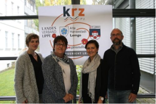 Die Akteure des Gesundheitsnetzwerks Lemgo: (v.l.n.r.) Kirsten Asrar (Amtsgericht Lemgo), Kornelia Rose (Landesverband Lippe), Justyna Resol (krz), Patrick Busse (TV-Lemgo). Nicht im Bild: Andrea Giese (krz), Anette Bischoff (Alte Hansestadt Lemgo), Eduard Bitenieks (Kreis Lippe) und Anke Buchardt (Kreis Lippe). 